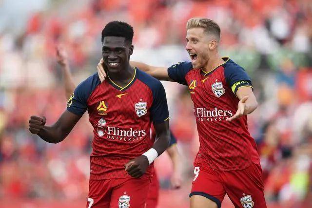 蒂亚戈-席尔瓦探营切尔西：非常高兴再相遇